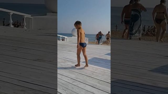 Танцы возле Черного моря смотреть онлайн