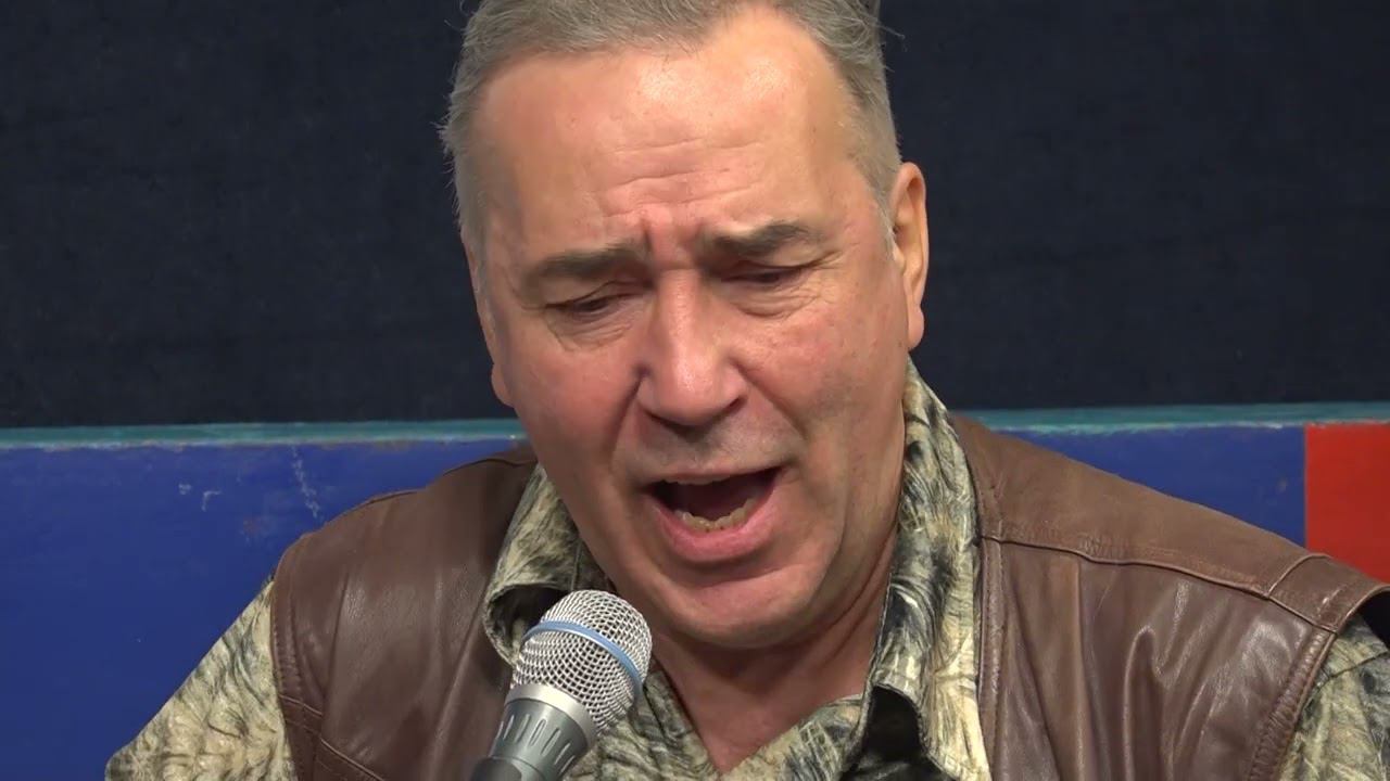 На берегу белой реки. Поёт Владимир Поляков смотреть онлайн