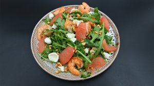 Весенний салат с креветками