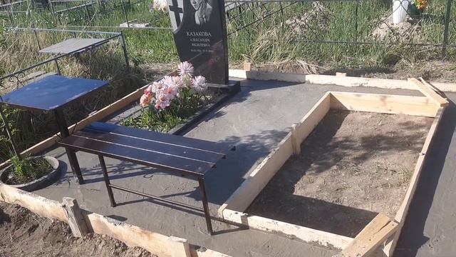 Благоустройство захоронения двух местной могиле, бетонная подушка и ниша под захоронение 2020год смотреть онлайн