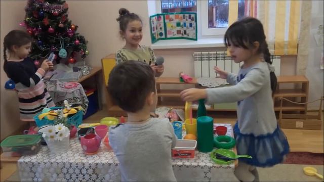 "РЕБЯТА МАЛЕНЬКОЙ СТРАНЫ" смотреть онлайн