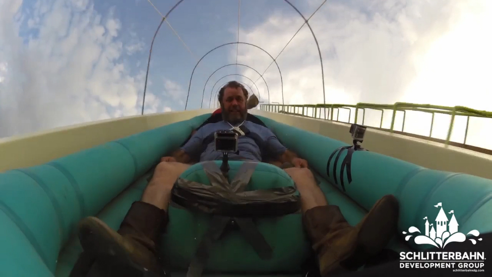 Спуск с самой высокой аквагорки в мире смотреть онлайн