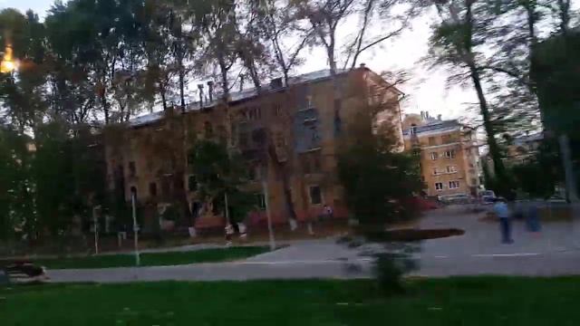 Прогулки по городу, северный район города. Ул.Свердлова, школа#56, р-н Металлургов. смотреть онлайн
