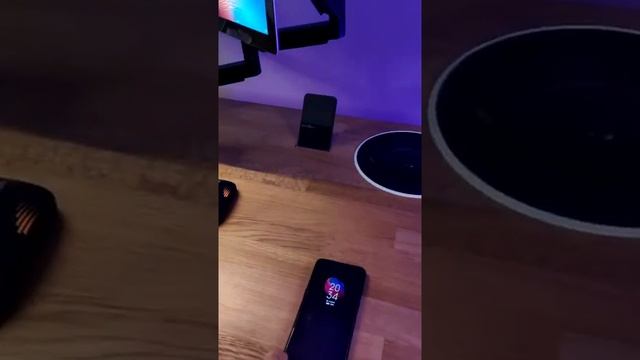 УМНЫЙ СТОЛ СО ВСТРОЕННОЙ HI-FI АКУСТИКОЙ, БЕСПРОВОДНОЙ ЗАРЯДКОЙ И АЛИСОЙ смотреть онлайн