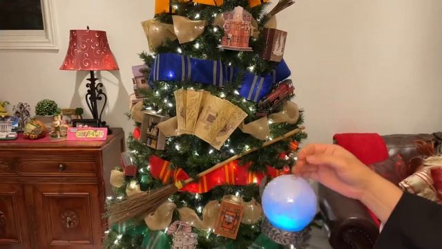 ⚡️Harry Potter DIY: Hogwarts Christmas Tree! смотреть онлайн