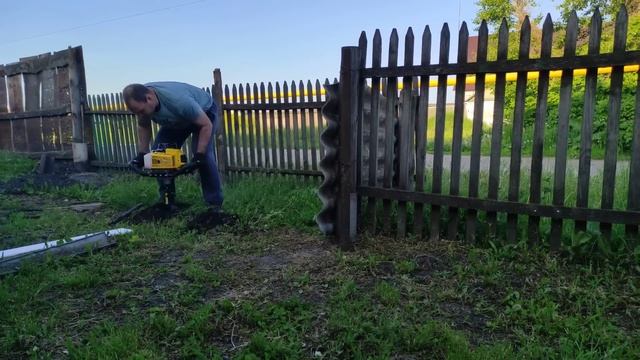 Переезд в Россию/Жалоба,когда это закончится/Наняли работника, будет легче/Ставим столбы смотреть онлайн