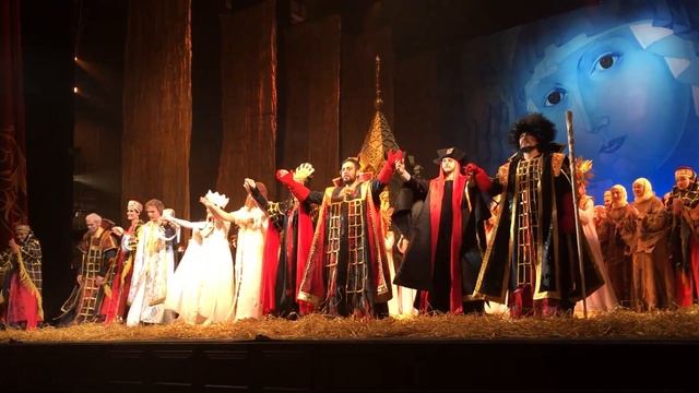 Поклоны после премьеры "Царской невесты" в БГТОиБ, 16.12.2017 смотреть онлайн