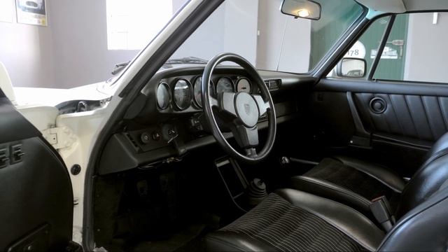 Porsche 911 Carrera 3.2 | Auto Stentenbach