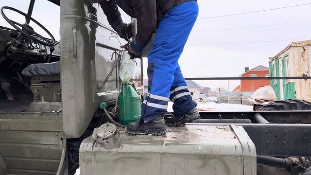 ЗАМЕРЗ Антифриз В -30 Урал 6х6.Привезли прямо из Леса Баню. смотреть онлайн