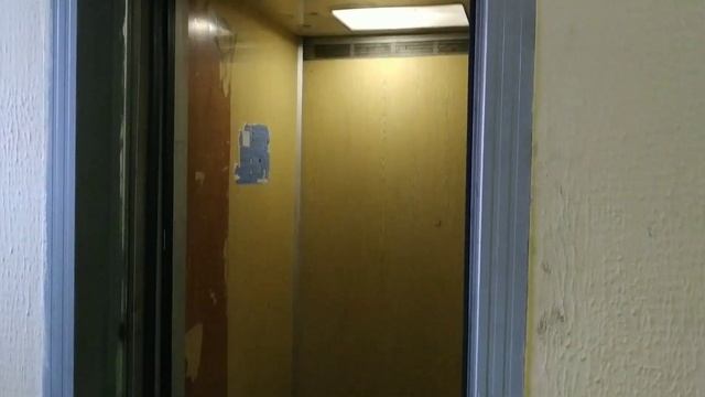 ⭐Первое лифтовое видео в 2023 году!?(Переснято) Лифты КМЗ 1994 г.в. в доме П-30, V=1 м/с, г/п 400 к смотреть онлайн
