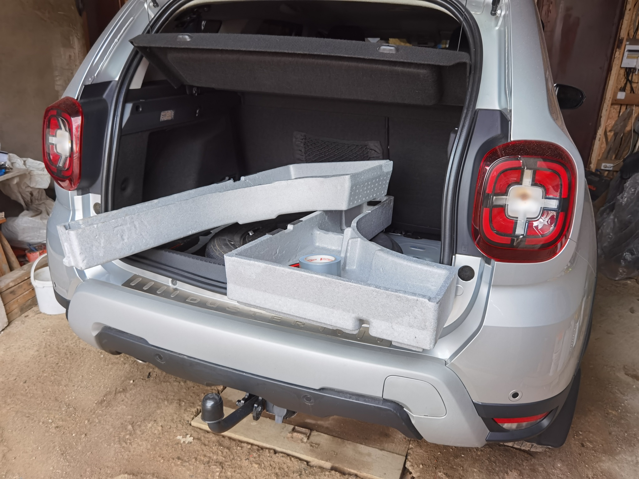 Renault Duster: доработка органайзера в багажнике. Укрепление пенопластового пенала. смотреть онлайн