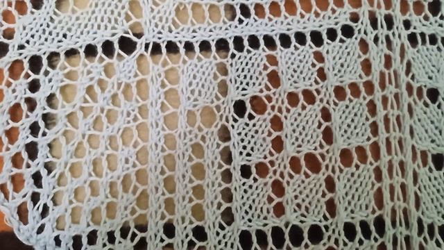 Шаль спицами нежно-голубая 