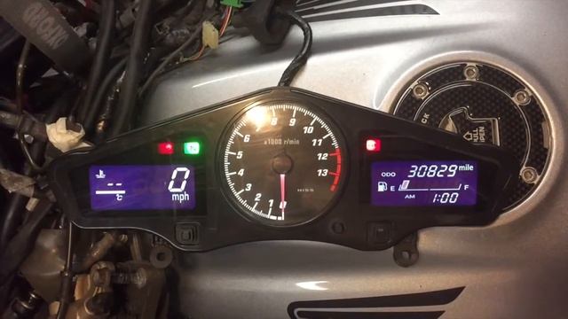 VFR 800 Gauges - Inverted colours смотреть онлайн