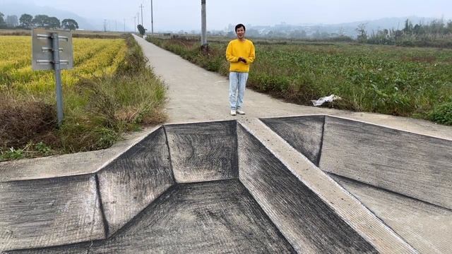 Draw a road on the road. Will passers-by walk in the middle when they see it? Painted three-dimensi смотреть онлайн