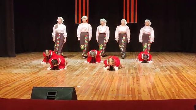 Ансамбль народного танца "Юность" и детский хореографический ансамбль "Бусинки" - "Сухопляс" смотреть онлайн