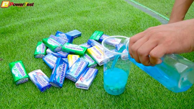 Experiment !! Small Bottles Coca Cola, Fanta, Pepsi, Fruko, Yedigün vs Mentos Gum in the toilet смотреть онлайн