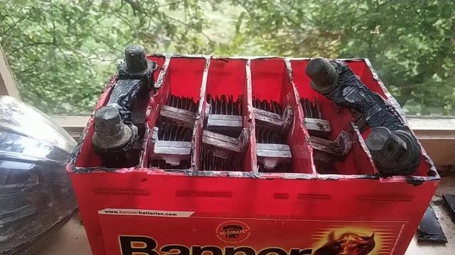 Как аккуратно разобрать автомобильную аккумуляторную батарею. смотреть онлайн