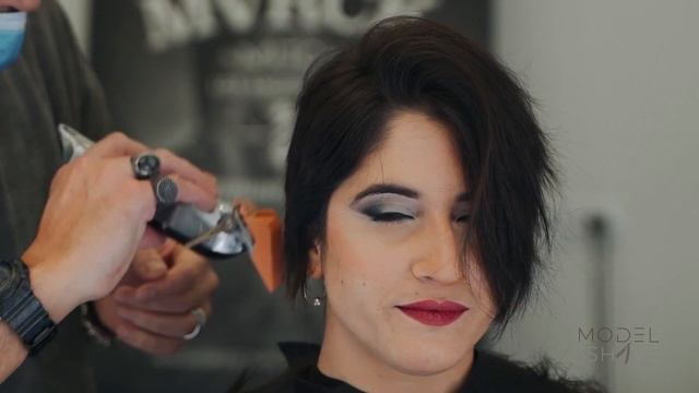 Girl headshave from long hair in barbershop. [Trailer] смотреть онлайн