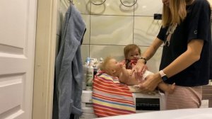 Утро с двойняшками реборнами Есенией и Тобиахом Утро с двумя детьми Купание реборнов Reborn reborn’