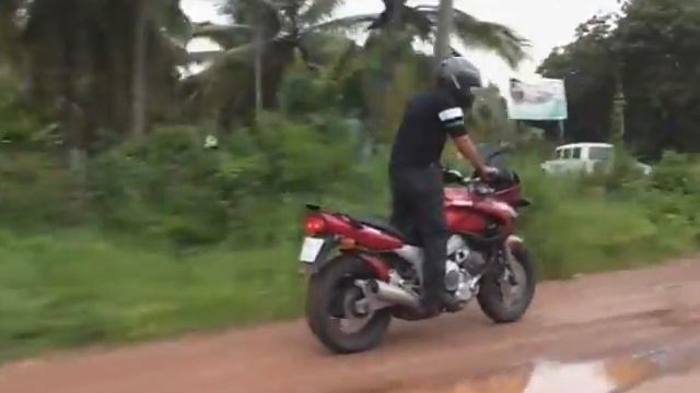 Yamaha TDM 850 in action. смотреть онлайн