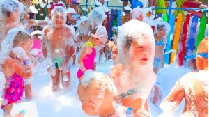 Настя и пенная вечеринка для детей