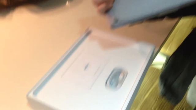 Unboxing the MacBook 12" Space Grey смотреть онлайн