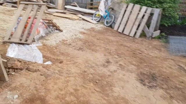 заливать отмостку