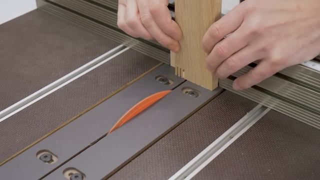 DIY Folding Outfeed Table with built-in Crosscut Sled – Pt 5 смотреть онлайн