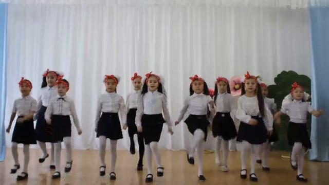 Песня "Самовар" , младшая вокальная группа, рук.Т.Н.Жильцова смотреть онлайн