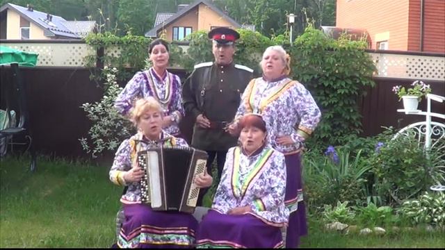 Над синим Доном, исполняет ансамбль казачьей песни Хуторок смотреть онлайн