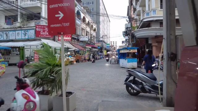 PATTAYA: Just walk around South Pattaya, Pattaya Beauty-Tukcom car park. #PATTAYA #PATTAYA2021 смотреть онлайн