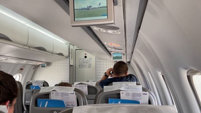 Полет из Сочи в Анапу на самолете ATR72 авиакомпании UTAir. смена курортов всего за 50 минут AER-AA