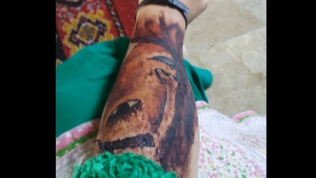 human face sketch with mehndi at arm смотреть онлайн