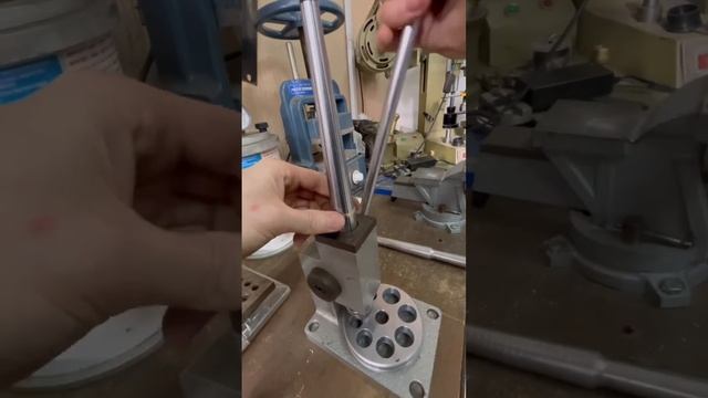 Насколько можно увеличить золотое кольцо? #золото #ювелир #ювелирнаямастерская смотреть онлайн