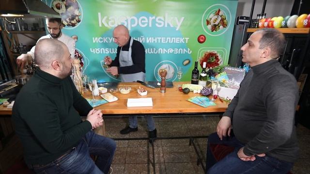 Պատրաստում ենք հավի լցոնած կրծքամիս և խոսում Հայաստանում ինտերնետի զարգացման մասին смотреть онлайн