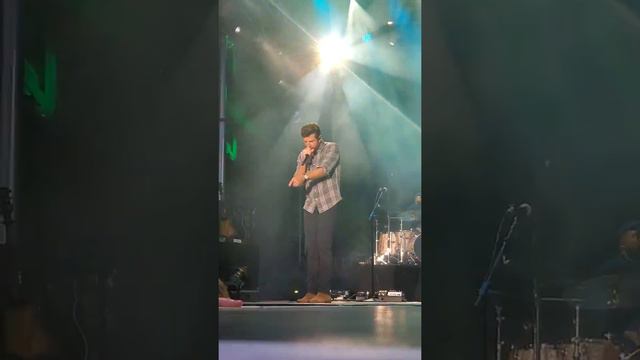 Brett Eldredge at Chicago Windy City SmokeOut 2021 NEW SONG Cinnamon LIVE for the first time смотреть онлайн