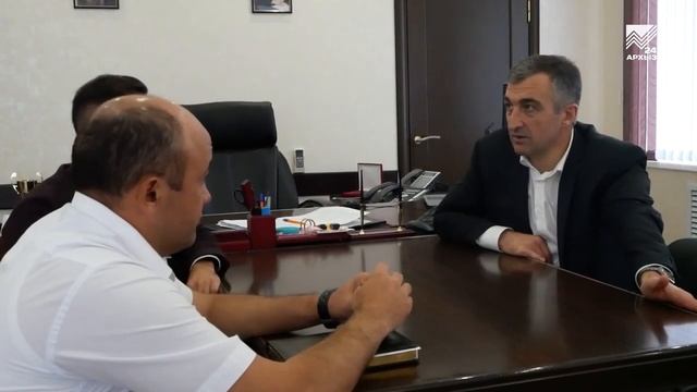 Начальник полиции МВД по КЧР встретился с главами Адыге-Хабльского и Ногайского районов республики смотреть онлайн