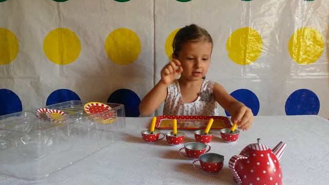 Открываем Набор посудки Маша и медведь смотреть онлайн