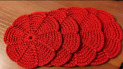 ПОДСТАВКА ИЗ ПОЛИЭФИРНОГО ШНУРА КРЮЧКОМ.  Салфетка- подставка для начинающих. (720p).mp4