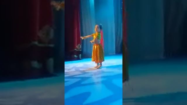 Маленькая звёздочка ??? Я первый раз в сцене , мне здесь 4 годика ?#талант#тысупер#танцы#звезды смотреть онлайн