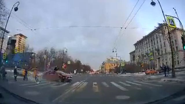 Момент ДТП на Васильевском острове смотреть онлайн