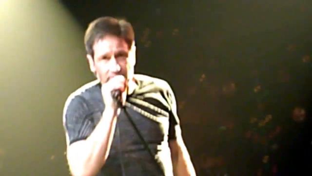David Duchovny dancing in the crowd смотреть онлайн