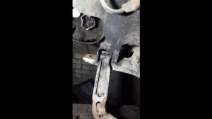 Выкручиваем  закисший болт на рычаге шаровой Daewoo Matiz за 15 минут