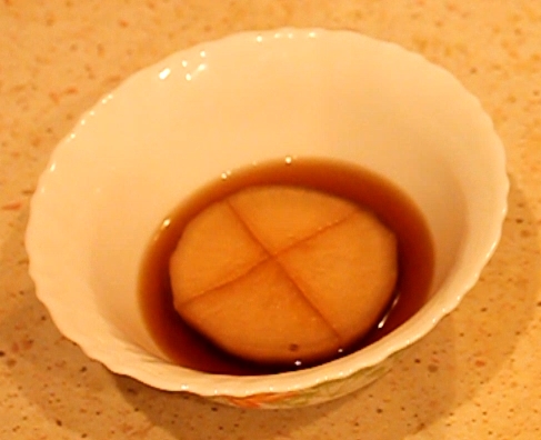 Дайкон вареный в бульоне даши. Отличный гарнил. Японская кухня. смотреть онлайн