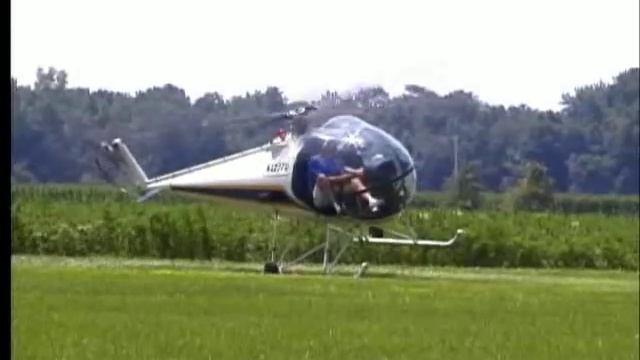 Helicopter pilot loses control on takeoff. смотреть онлайн