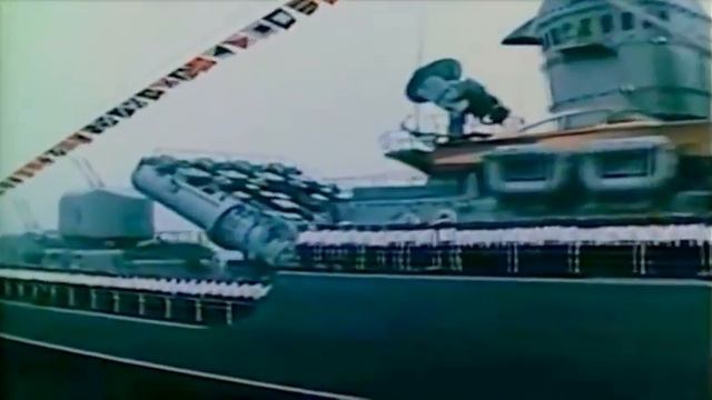 И Ленин такой молодой, и юный октябрь впереди.