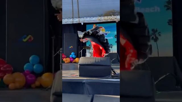 Showing you some Flamenco with JLo Santa Barbara PRIDE Festival 2022 смотреть онлайн