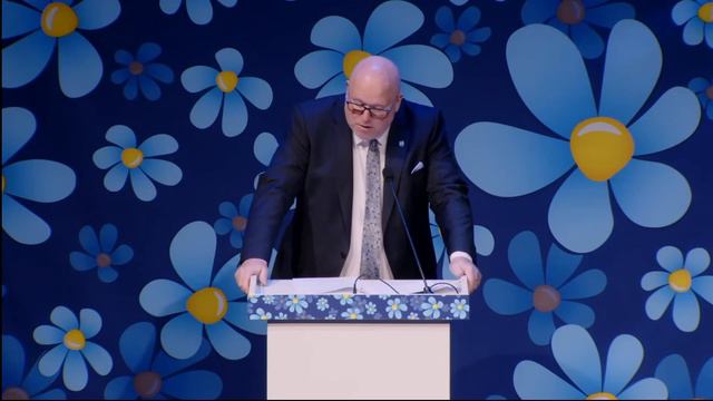 Magnus Persson, Michael Rubbestad och Ann Christine From Utterstedt föredrar arbetsmarknadspolitik смотреть онлайн