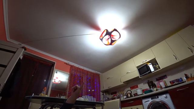 ДЕТИ КАТАЮТСЯ НА КРУТЫХ ТАЧКАХ / CHILDREN RIDE COOL CARS смотреть онлайн