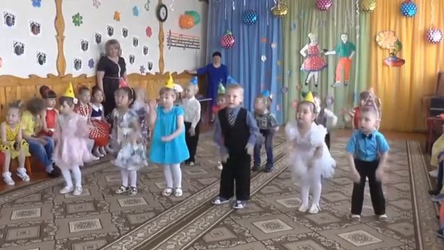 Танец "Гномики" младшая группа смотреть онлайн